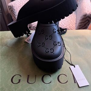 AUTHENTIC Gucci Mules - Womens size 8